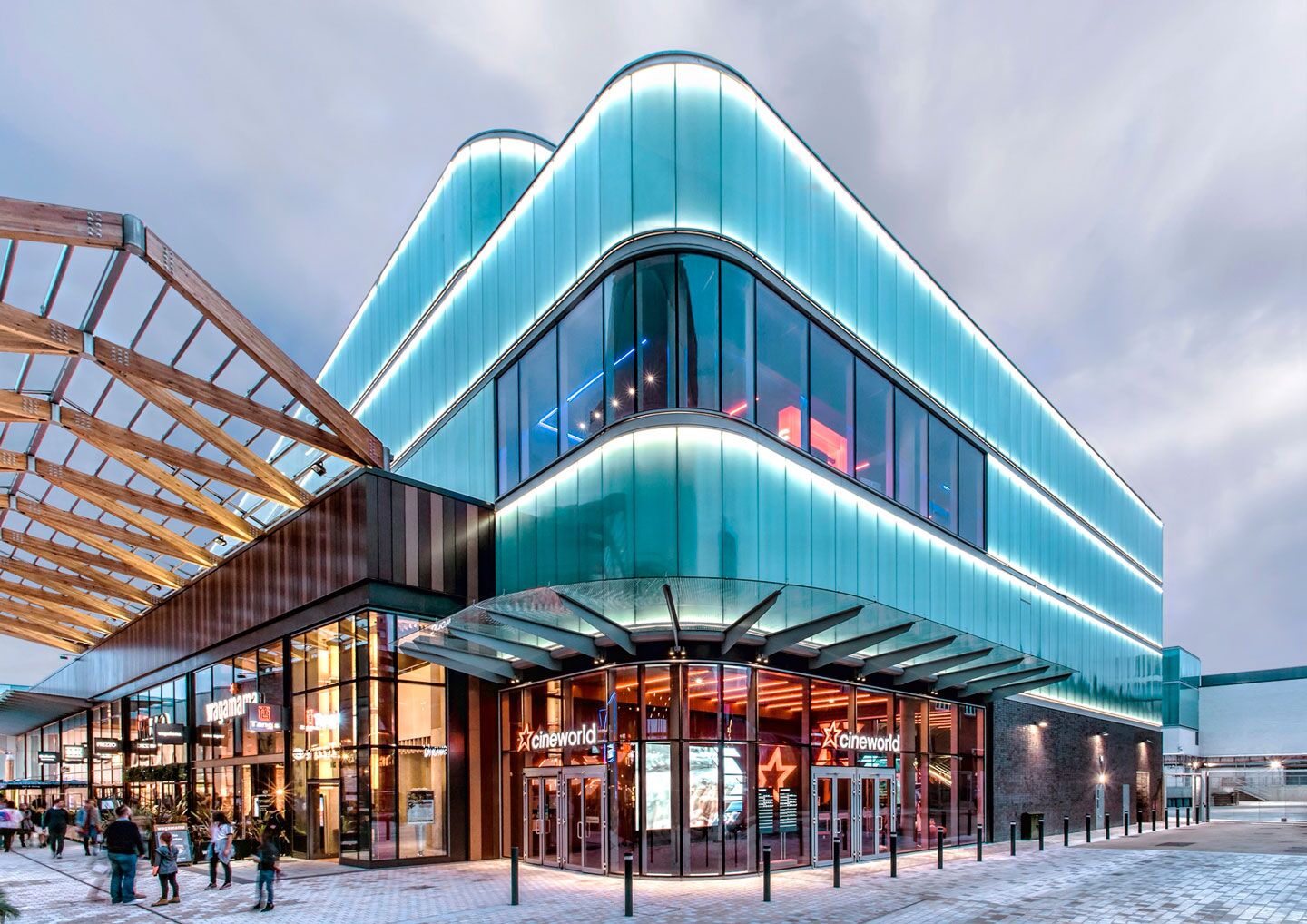 Why More Industrial and Commercial Buildings Are Rethinking the Envelope Around Daylight